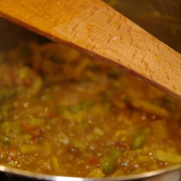 Indian cooking course: Aloo-Gobi (Potato- Cauliflower) recipe