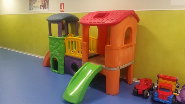 Children playroom (Kids Lounge) at Madrid Barajas Airport – zona infantil