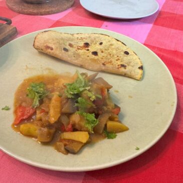 Aubergine (eggplant) potato curry